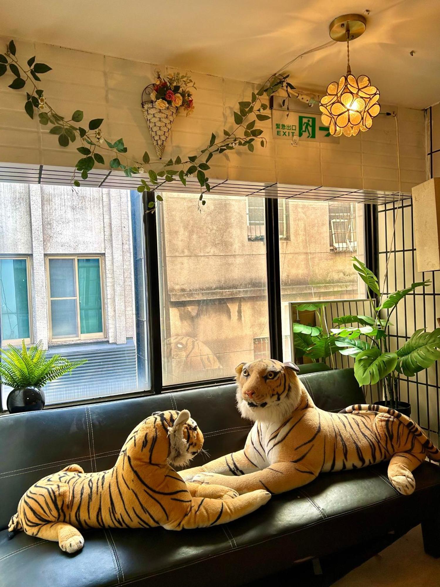 Taipei Triple Tiger Inn Екстериор снимка