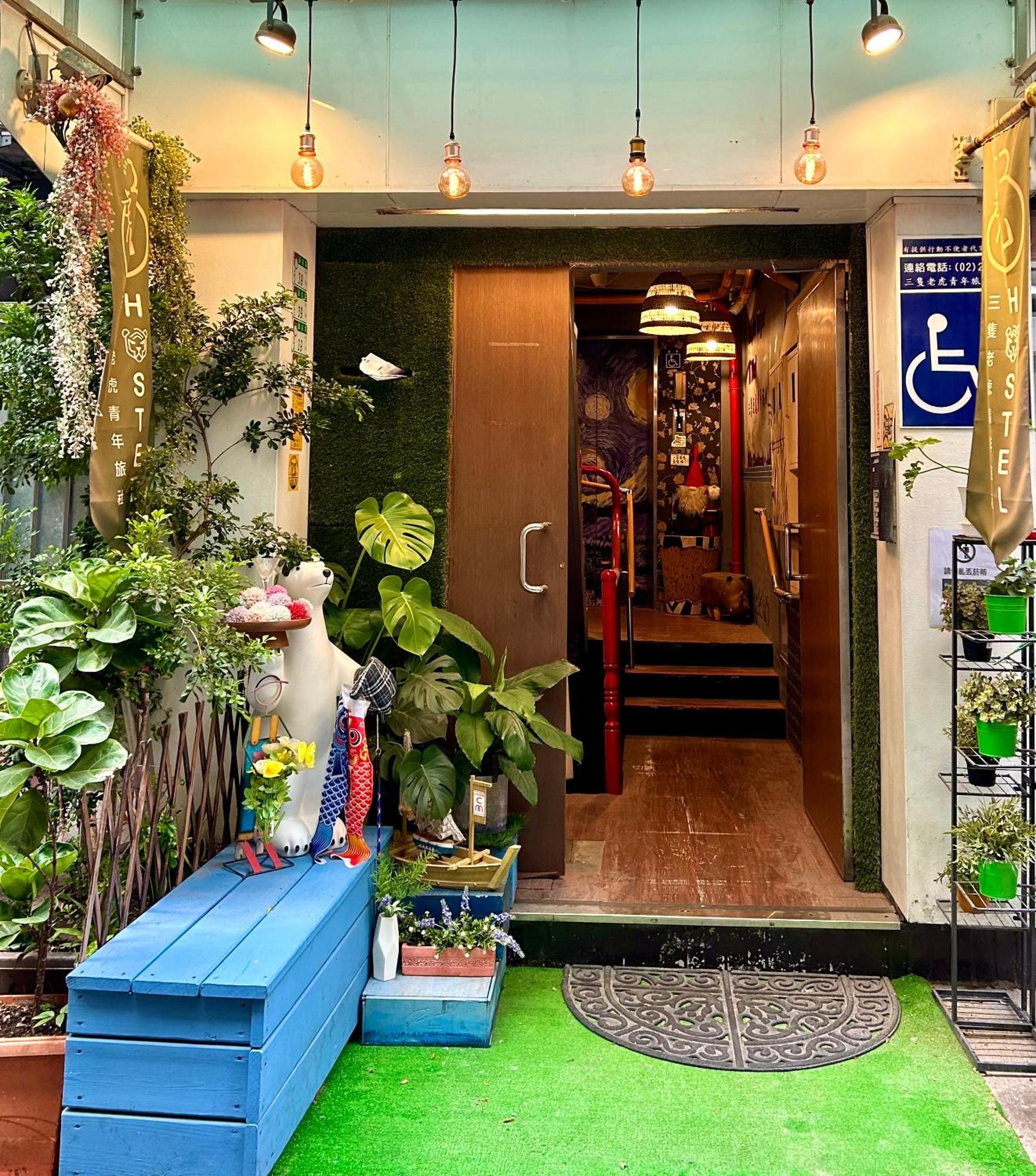 Taipei Triple Tiger Inn Екстериор снимка