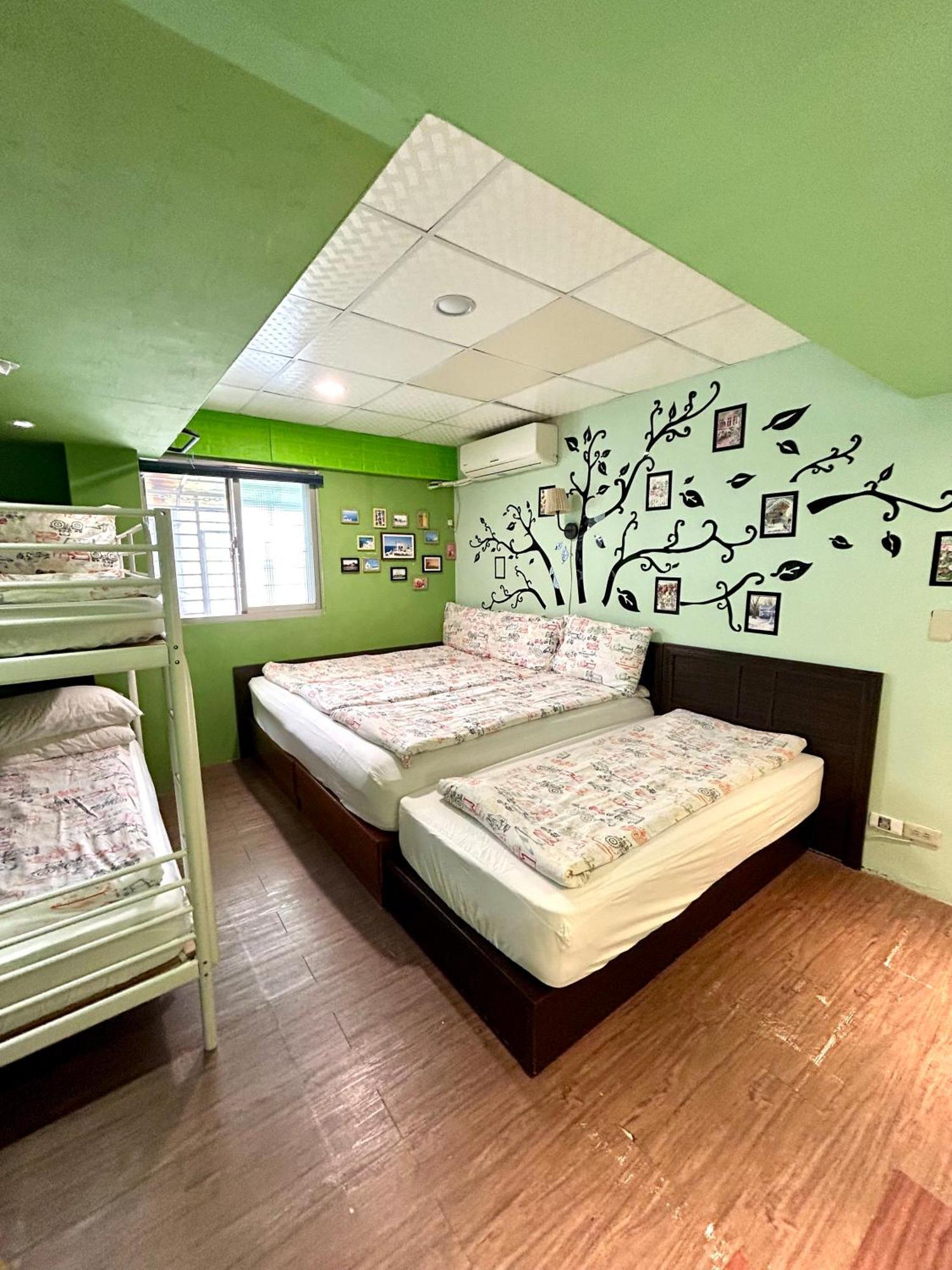 Taipei Triple Tiger Inn Екстериор снимка