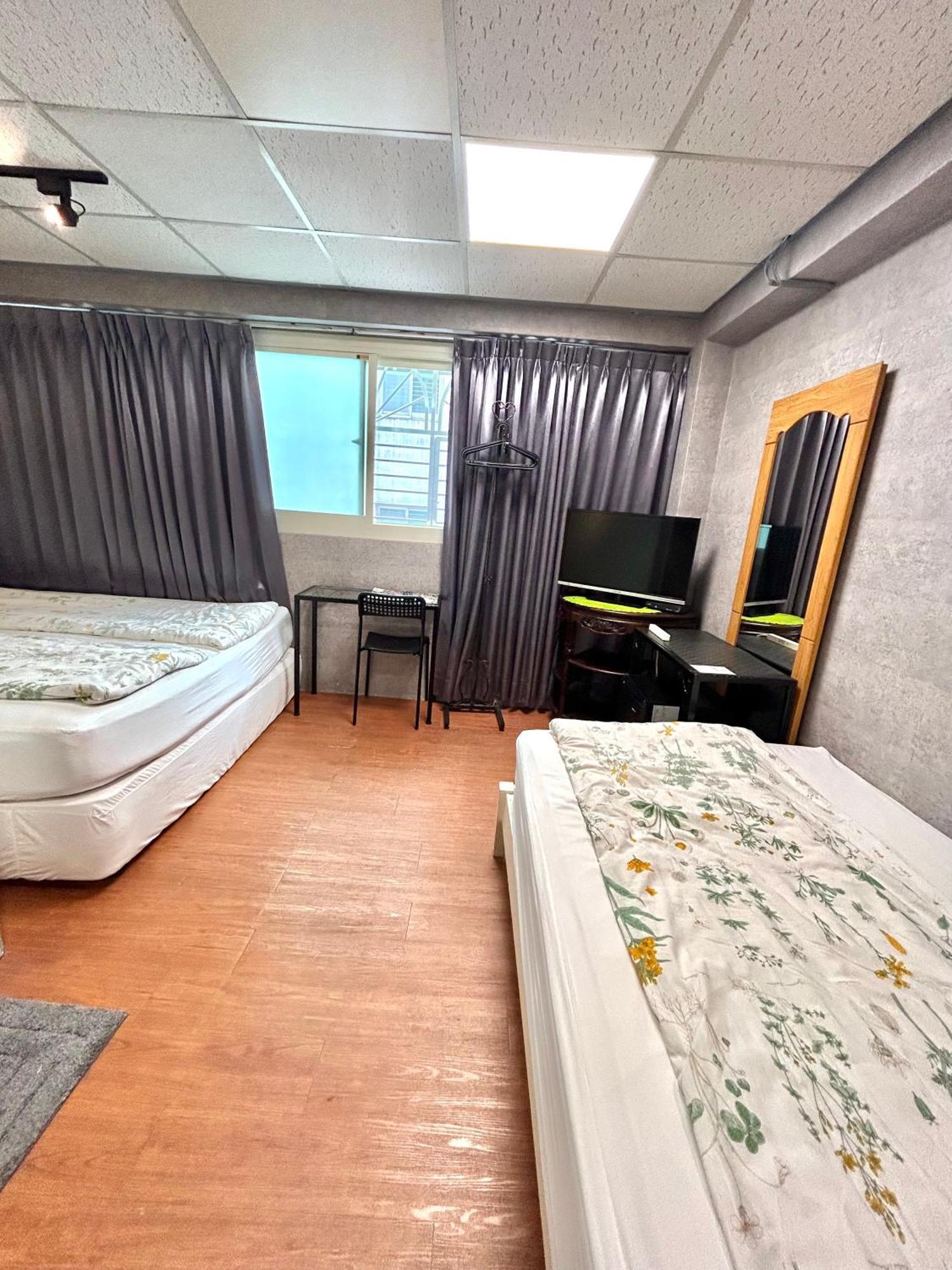 Taipei Triple Tiger Inn Екстериор снимка