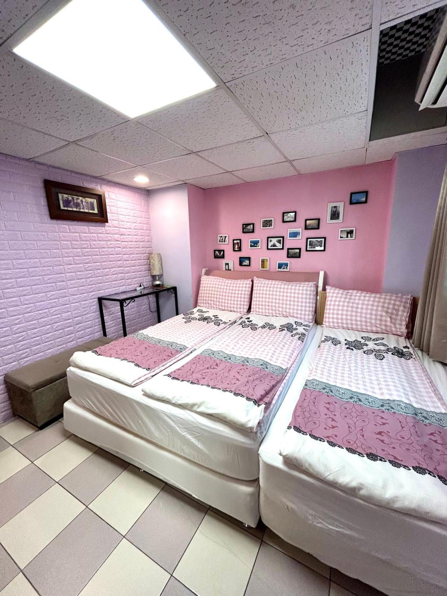 Taipei Triple Tiger Inn Екстериор снимка