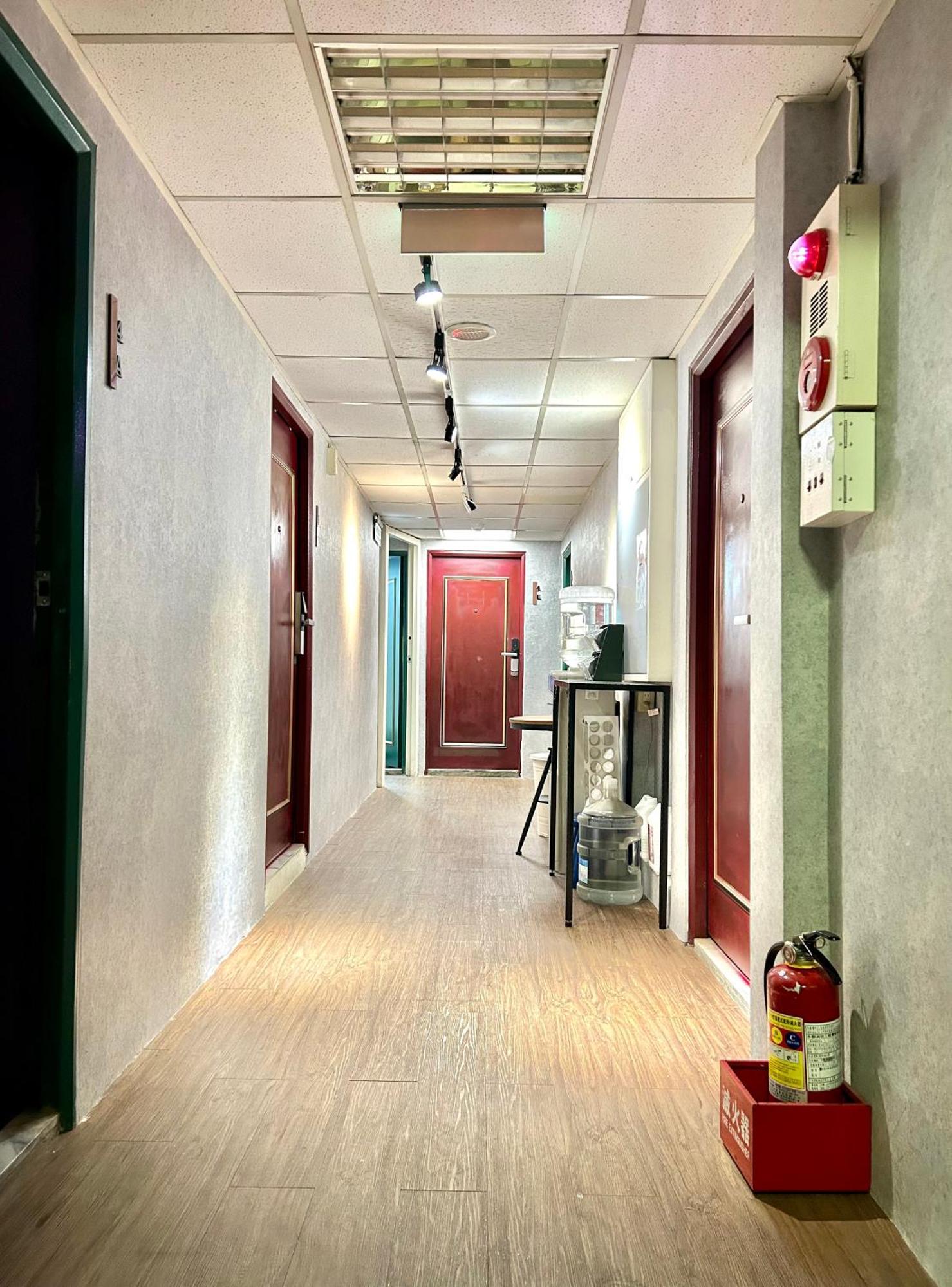 Taipei Triple Tiger Inn Екстериор снимка