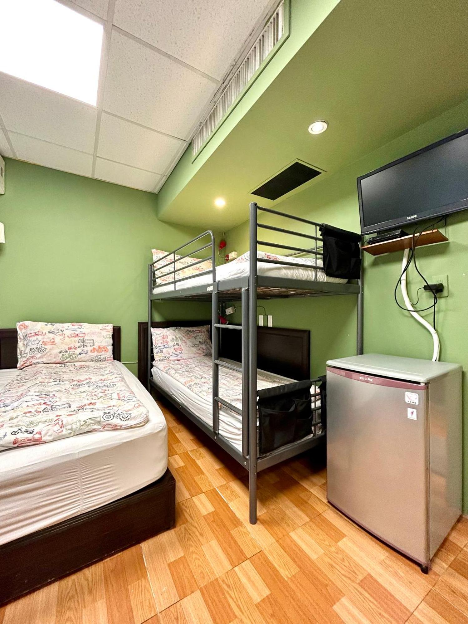 Taipei Triple Tiger Inn Екстериор снимка
