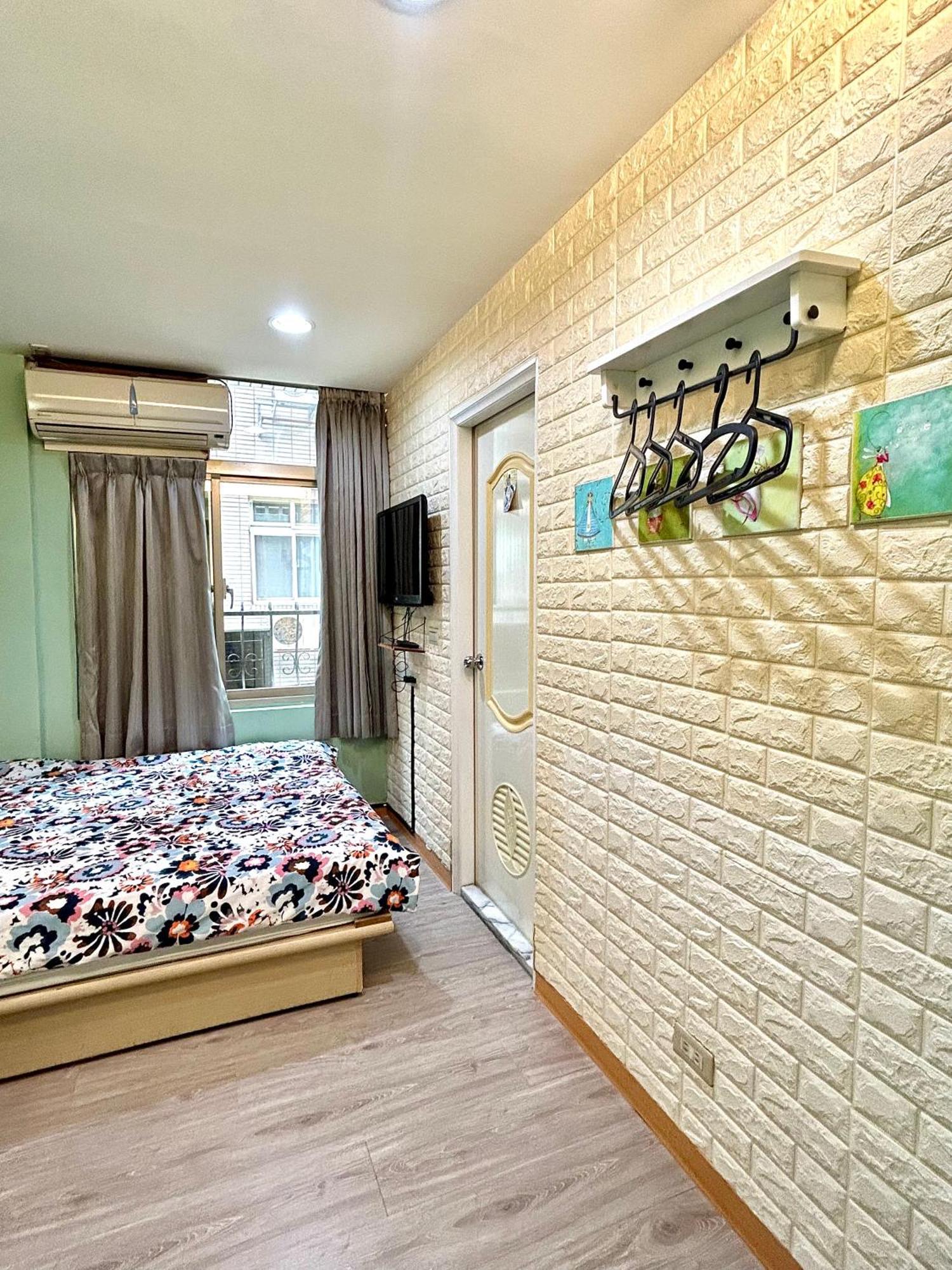 Taipei Triple Tiger Inn Екстериор снимка