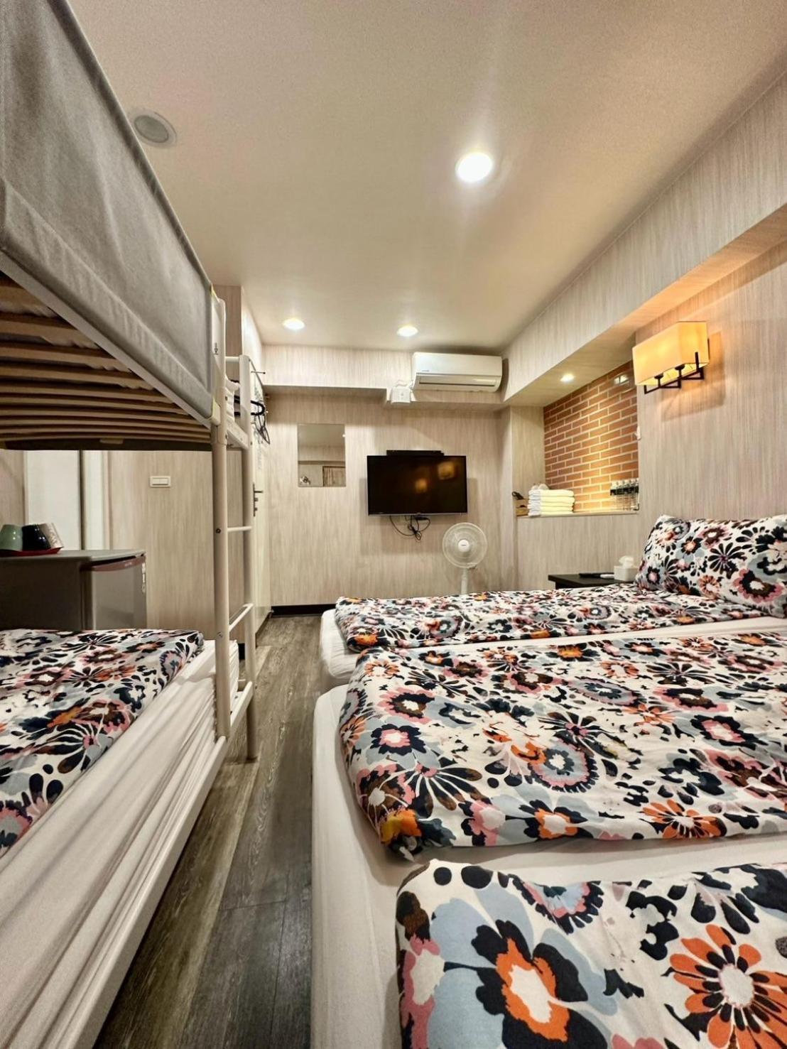 Taipei Triple Tiger Inn Екстериор снимка